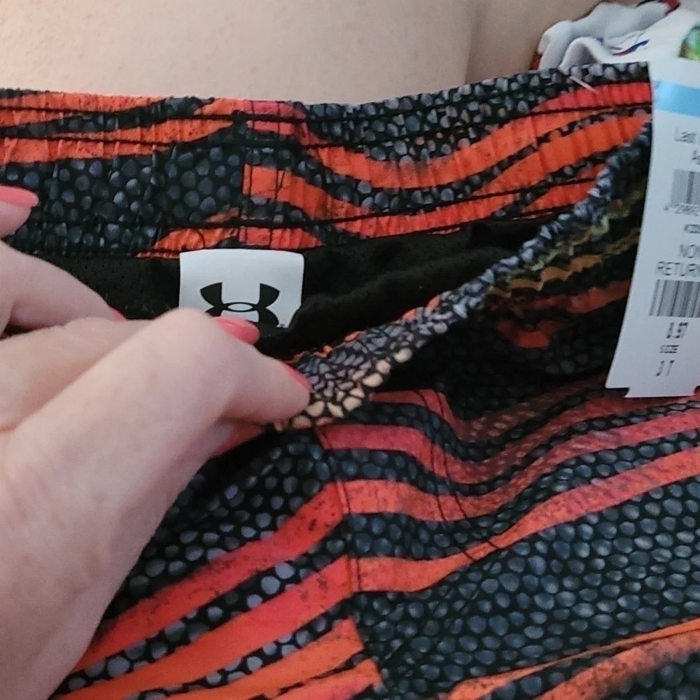 Under Armour sz 3T swim trunks new with tags K25